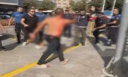 Kendini yaraladı, aracı polislerin üzerine sürdü! Dehşet anları kamerada