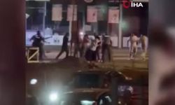 Taşlar ve sopalar havada uçuştu! Ankara'da iki ailenin birbirine girdiği kavga kamerada