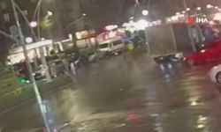 Esenler'de motosiklet metrelerce sürüklendi, kamyonetin altına girdi