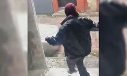 Zilleri tek tek çalan iki kadın apartman sakinini şüphelendirdi! Fark edilince tepki gösterip uzaklaştılar