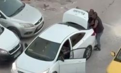 Adana'da film gibi adam kaçırma olayı kamerada: Otomobilin bagajına zorla bindirdiler