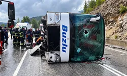 Ağlasun’da otobüs devrildi: Yedek şoför öldü, sürücü tutuklandı