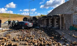 Ağrı’da şeker pancarı yüklü tır otomobile çarptı: 4 ölü