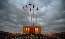 Anıtkabir semalarında Cumhuriyet gururu: Türk Yıldızları'ndan unutulmaz uçuş