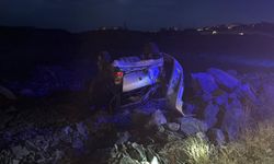 Ankara’da sürücü takla atan otomobilden burnu kanamadan sağ çıktı