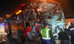 Ankara'da belediye otobüsü üst geçide çarptı! 24 yaralı
