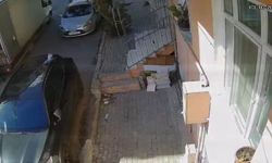 Avcılar’da feci kaza kamerada: Kamyonetin altında kalan kadın hayatını kaybetti