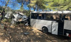 Aydın'da turistleri taşıyan otobüs kaza yaptı: 1 ölü, 7 yaralı