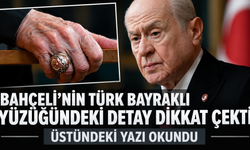 Bahçeli’nin Türk bayraklı yüzüğündeki detay dikkat çekti: Kenarındaki yazı görüntülendi