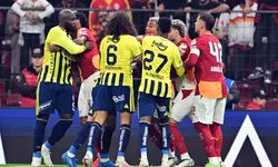 Galatasaray-Fenerbahçe derbisi kavgayla başladı!