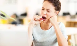 Esneme, ürperme, hıçkırık... Vücudun anlamsız sandığımız tepkileri neden oluyor?