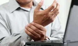 El uyuşması neden olur? Hangi hastalıkların habercisi olabilir?
