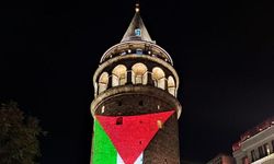 İstanbul'un kalbinde Filistin için tek yürek! Galata Kulesi dayanışmanın simgesi olarak Filistin bayrağıyla aydınlandı