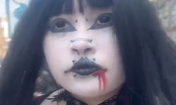 Gotik tarzıyla dikkat çeken genç kız, insanların bakışlarından yakındı
