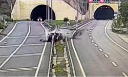 Gümüşhane'de otomobilin bariyerlere ok gibi saplandığı feci kazanın görüntüleri ortaya çıktı