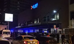 Hakkında tedbir kararı vardı! Eşini ve bir genci silahla vurup kaçtı