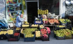 Muş'ta 40 yıllık gelenek: Armutları ipe dizip aylarca taze tutuyor