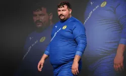 İri fiziğiyle sosyal medyada fenomen olan Ömer Durak Kaşspor'da kaldı