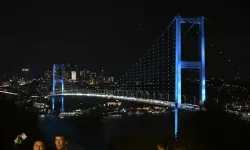 İstanbul Boğazı turkuaza büründü: 15 Temmuz Şehitler Köprüsü’nde Türk Dünyası Günü