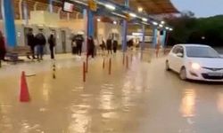 İstanbul’da sağanak alarmı: Metroları su bastı