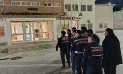 Jandarma minibüsü durdurdu: İçinden 20 göçmen çıktı