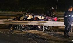 Kağıthane’de otomobil bariyerlere sıkıştı: 1 ölü, 2 yaralı