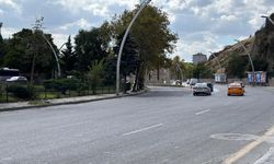 Keçiören Fatih Caddesi'nde kaza: Esnaf acil trafik ışığı bekliyor