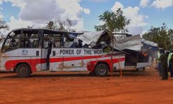 Kenya'da otobüs ile kamyonun çarpıştığı katliam gibi kazada 22 kişi öldü