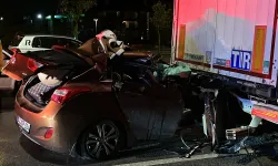 Konya’da otomobil tırın altına girdi! 2 kişi yaralandı