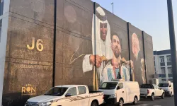 Lionel Messi'nin Dünya Kupası zaferi Katar'da dev duvar resmiyle ölümsüzleştirildi