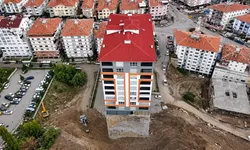 Mamak’ta 17 katlı bina tahliye edildi: İstinat duvarı çöktü