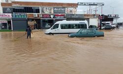 Mersin’de sağanak hayatı olumsuz etkiledi: Ev ve iş yerlerini su bastı