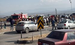 MHP'li milletvekili ve il başkanının konvoyunda kaza: 1 ölü