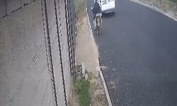 Şarampole devrilen motosikletin sürücüsü ağır yaralandı: Kaza anı kamerada