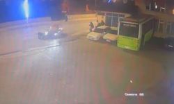 Otomobille çarpışan motosikletli havada taklalar attı! Kocaeli'deki feci kaza kamerada