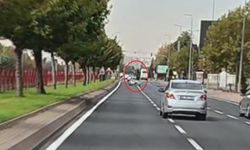Otomobille çarpışan motosiklet sürücüsü havaya savruldu: Kayseri'deki feci kaza kask kamerasında