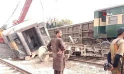 Pakistan tren kazası: 14 vagon raydan çıktı, 6 yolcu hayatını kaybetti