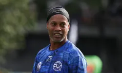 Ronaldinho 46 yaşında sahalara dönüyor: Tarih belli oldu
