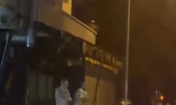 Sağanak yağışta şaşırtan görüntü! Yağmurun altında duş aldılar