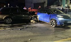 Sakarya Adapazarı'nda üç araç birbirine girdi: 4 kişi yaralandı