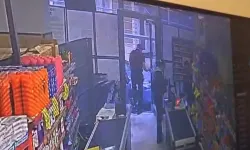 Şişli'de otomobil önce araca sonra yayaya çarptı: Kaza anı kamerada