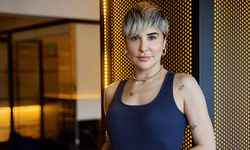Sunucu Deniz Türkeri polisten kaçarken kaza yaptı