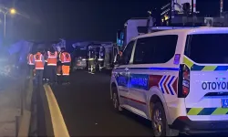 TEM’de refüjü aşan TIR otomobille çarpıştı: 1 ölü 2 yaralı
