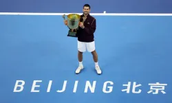 Tenis dünyasında Djokovic zaferi: En yaşlı ATP 500 şampiyonu unvanını aldı
