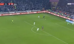 Trabzonspor'un ikinci golünde Emirhan Topçu ve Rıdvan Yılmaz hatası