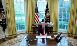 Trump’ın çevresinde toplanıp dua ettiler: Oval Ofis’ten görüntüler