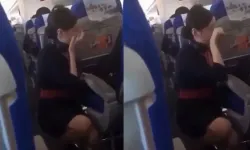 Uçakta akılalmaz istek! Hostes diz çöküp ağladı: “Sırtına tekme atmak istiyorum”