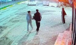 Vicdanları sızlatan anlar kamerada: Yemek yiyen kediye taşla böyle vurdu!