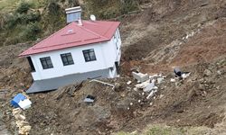 Artvin'de heyelan: 2 Katlı ev 50 metre sürüklendi