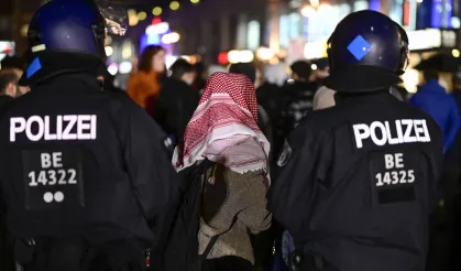 Berlin’de gerçekleşen Filistin eyleminde polis sert müdahalelerde bulundu